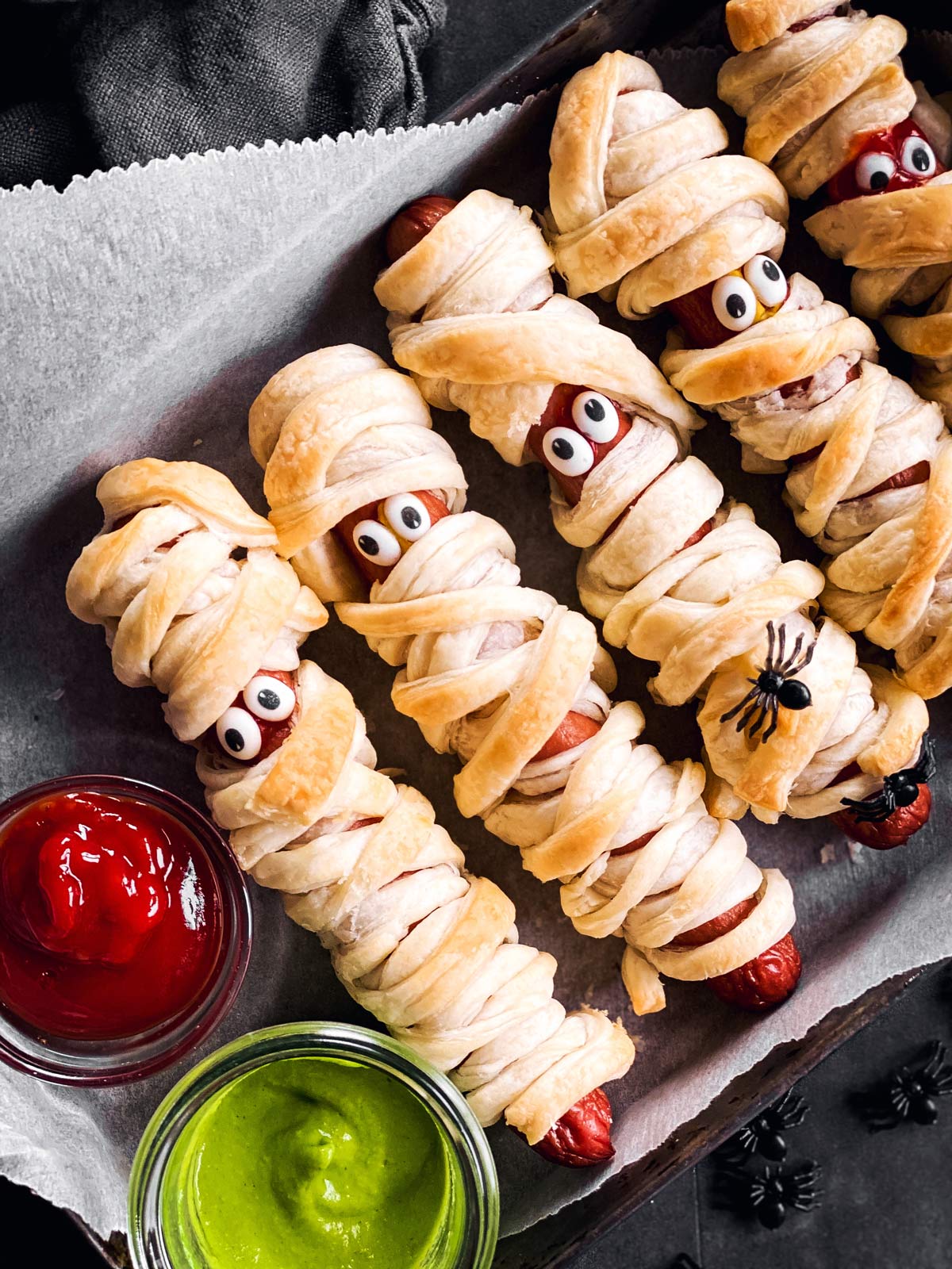 creepy-cute-mummy-hot-dogs-for-halloween-unfussy-kitchen