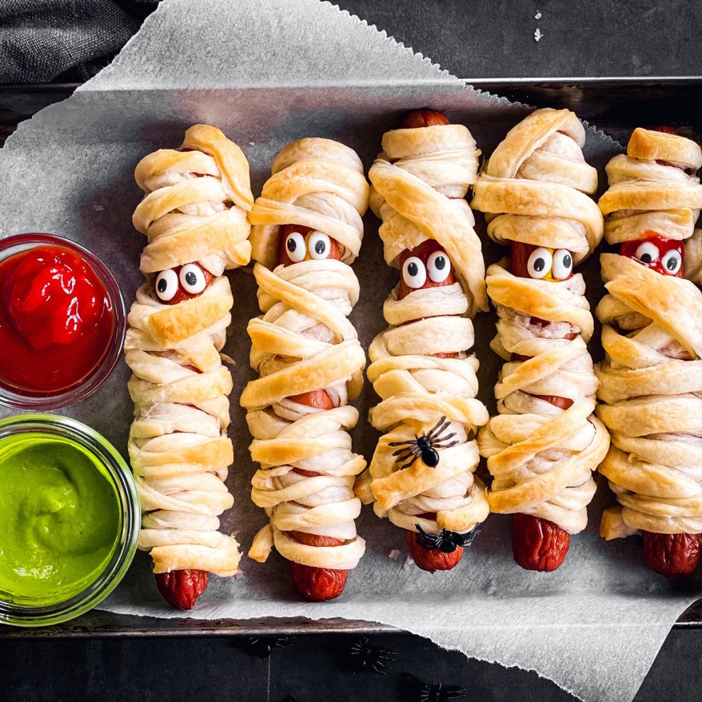 Creepy-Cute Mummy Hot Dogs for Halloween - Unfussy Kitchen